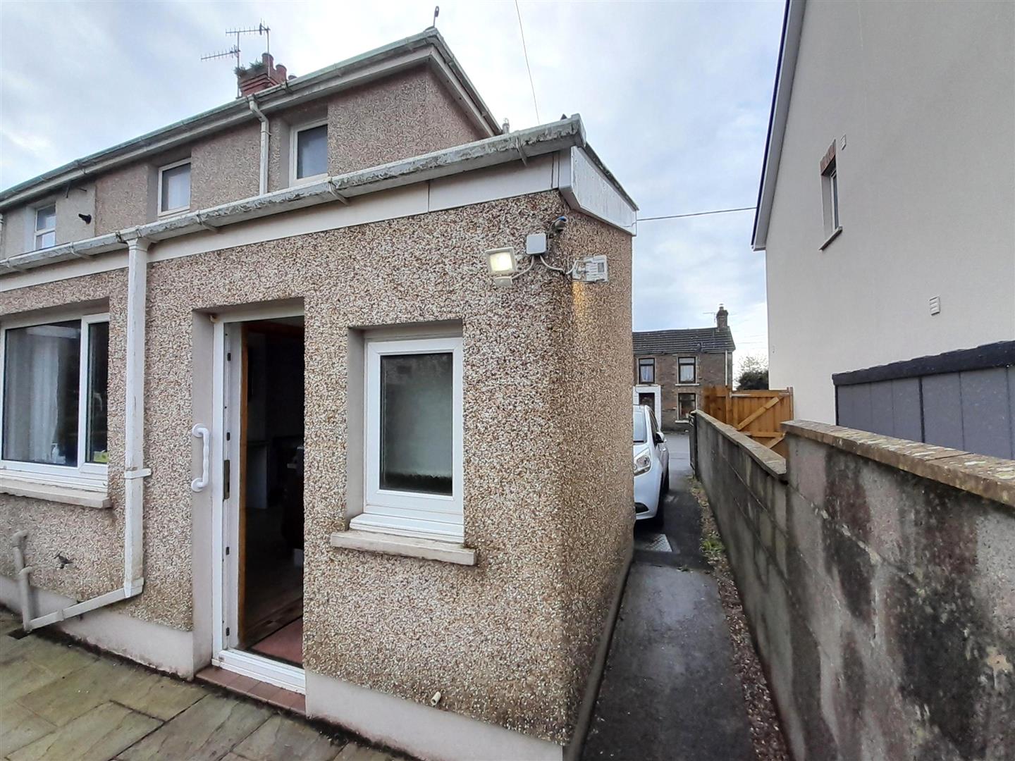 Llwynhendy Road, Llanelli, SA14 9HR